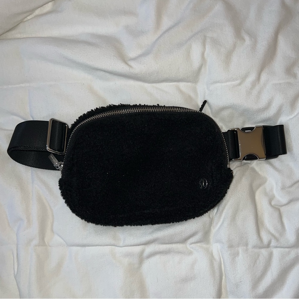 lululemon Everywhere Belt Bag
